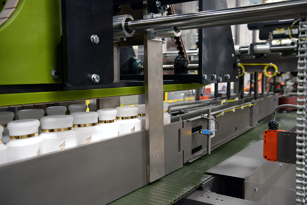 high-speed-conventional-case-packer-end-of-line-packaging