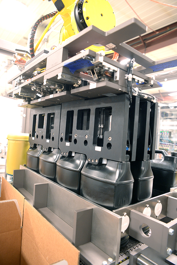 brenton-robotic-case-packer-packing-plastic-jugs